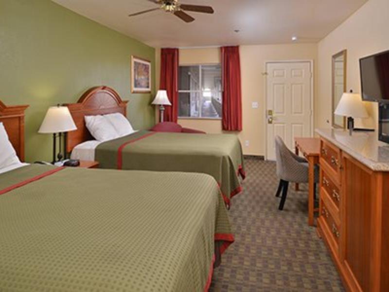 Rodeway Inn Delano Bagian luar foto