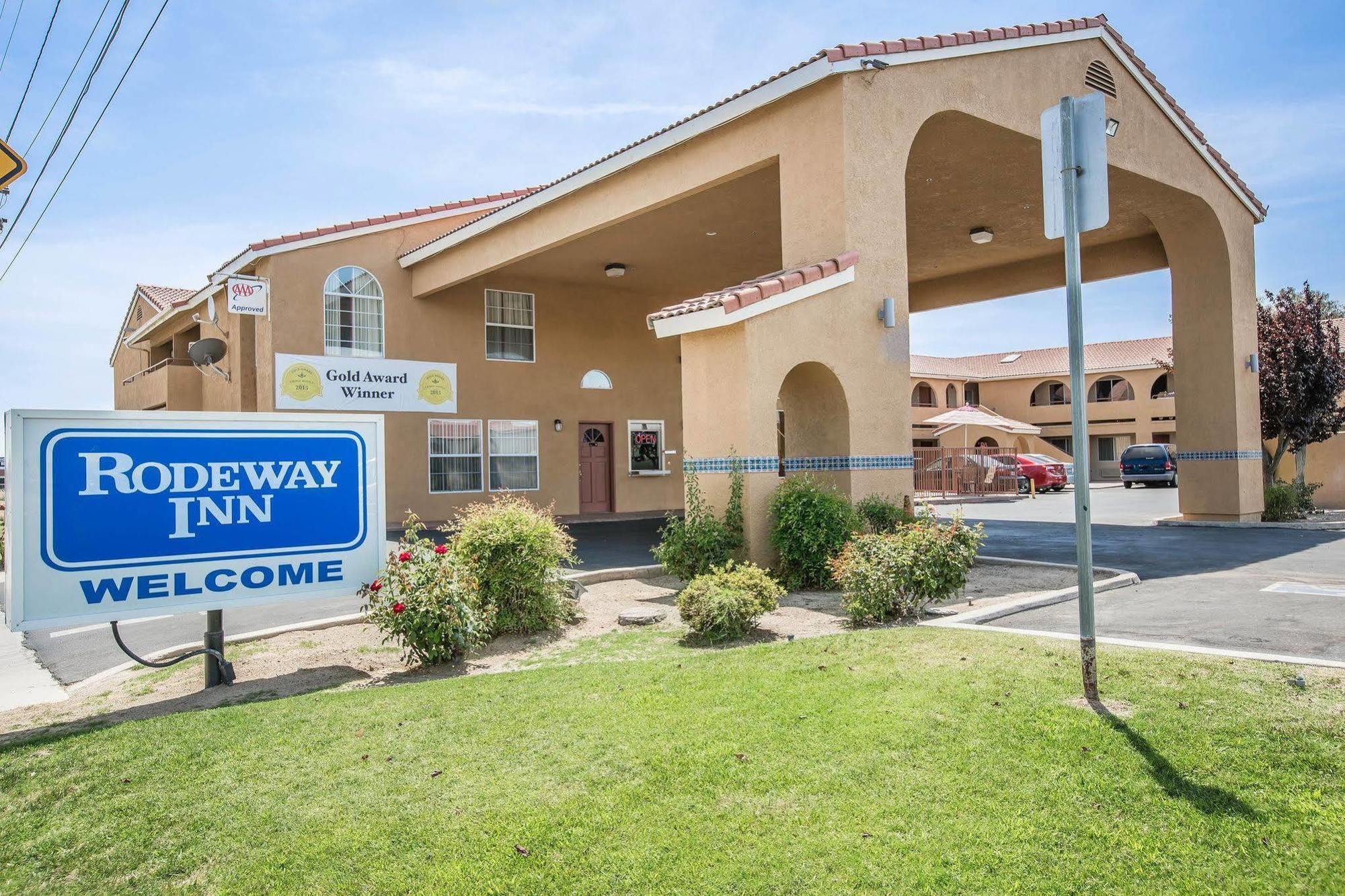 Rodeway Inn Delano Bagian luar foto
