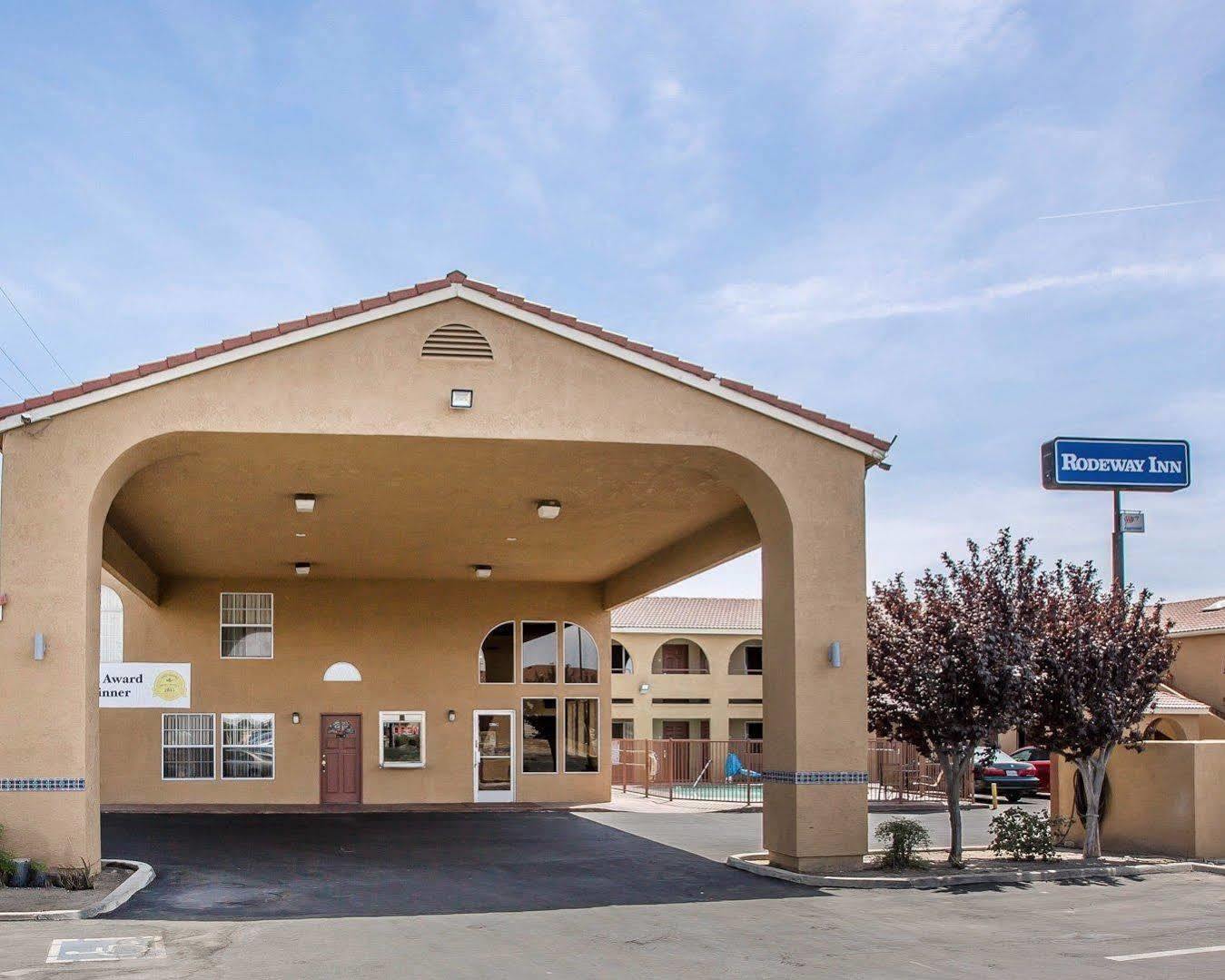 Rodeway Inn Delano Bagian luar foto