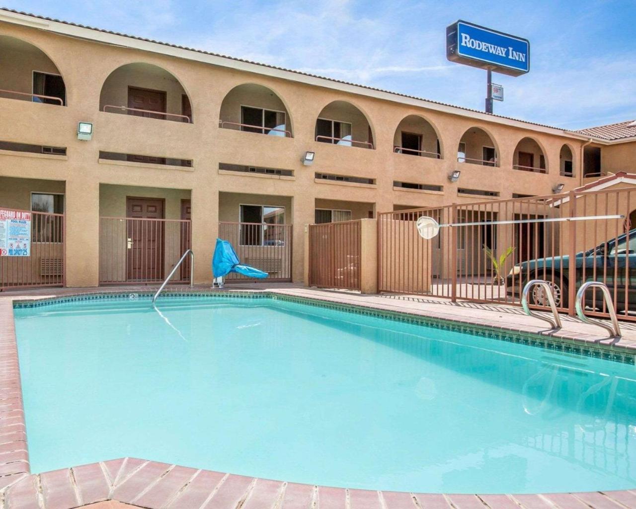 Rodeway Inn Delano Bagian luar foto